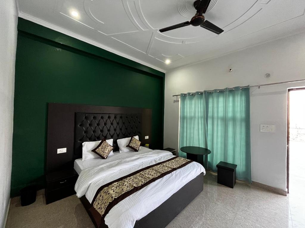 Valley view Ground Floor, Attached Balcony