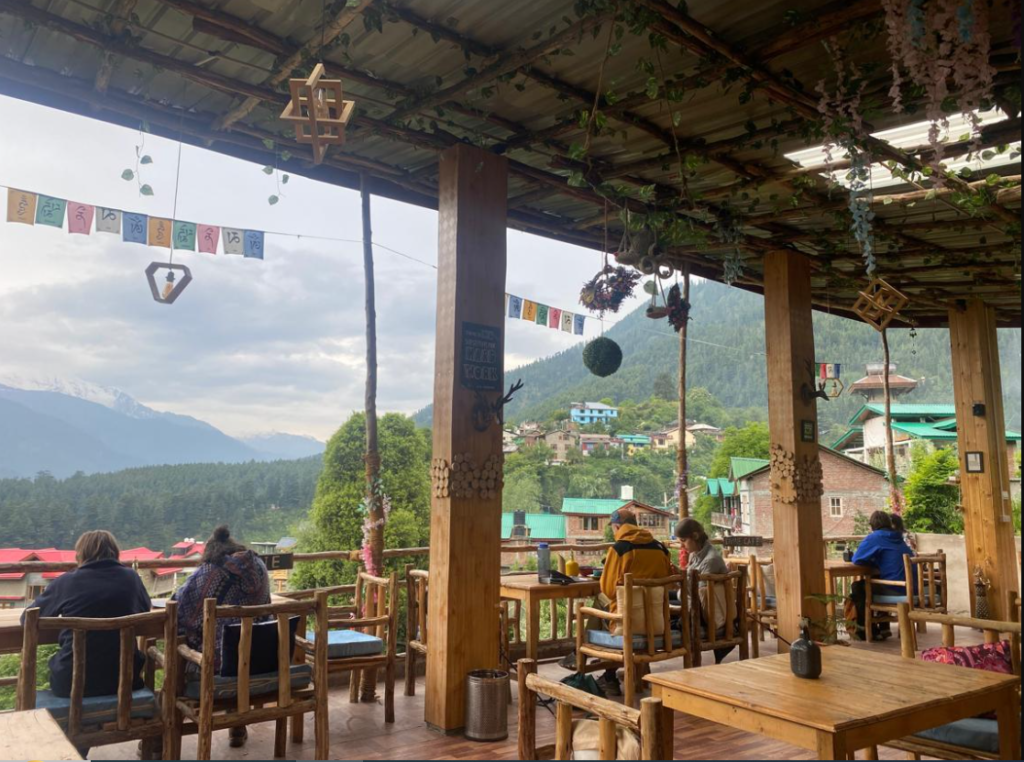 Mountain view workation stay in Old Manali